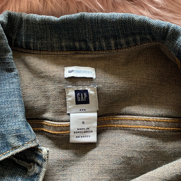 GAP Jean Jacket - Picture 2 of 6